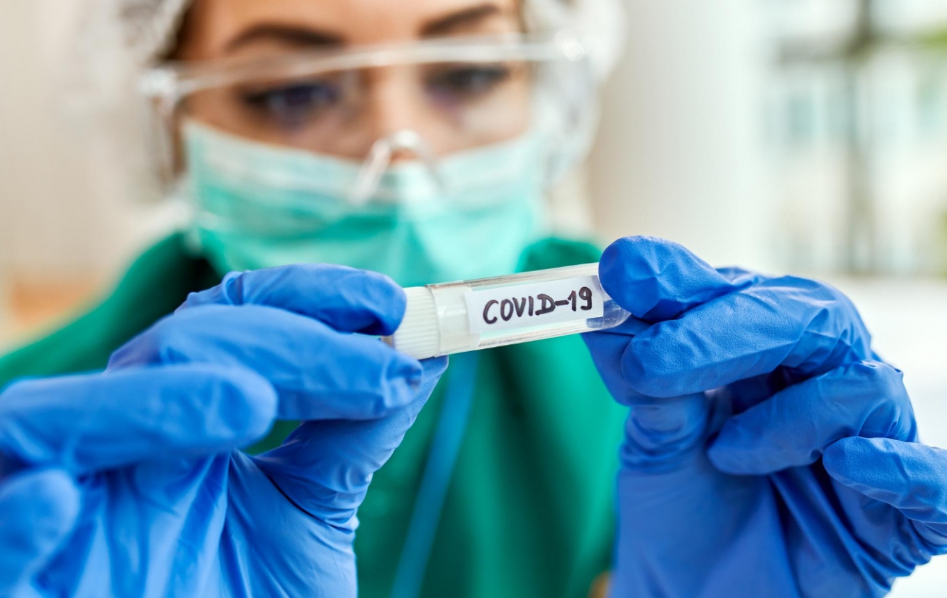 Rosnąca liczba przypadków COVID-19 w szpitalu w Bolesławcu – jednakże przebieg choroby jest łagodniejszy