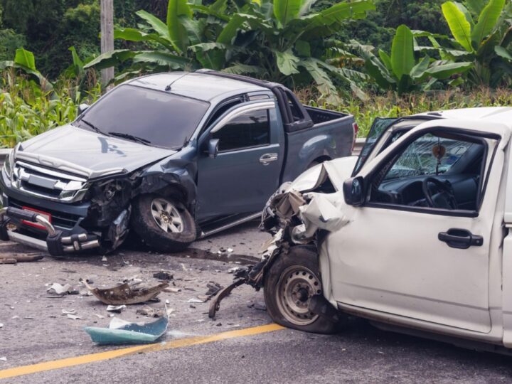 Niebezpieczne zdarzenie na autostradzie A4: kolizja samochodu osobowego z ciężarówką przyczyną śmierci 48-letniego mężczyzny