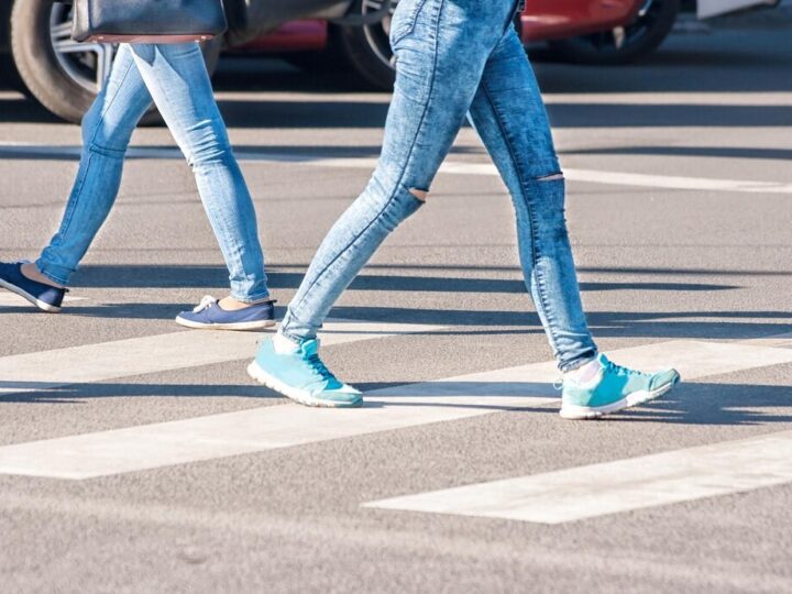 85-latek potrącił dwie 15-latki na przejściu w Lwówku Śląskim – dziewczyny w szpitalu, ale ich życiu nie zagraża niebezpieczeństwo