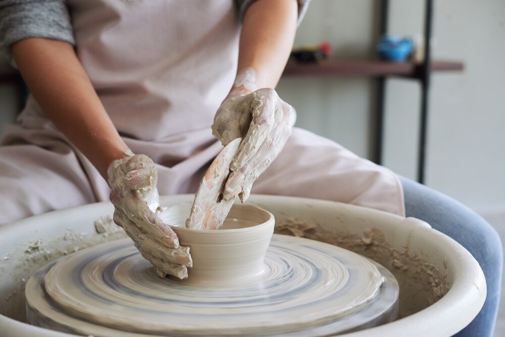 Ceramiczne arcydzieła z Bolesławca zagościły we Francji: Wernisaż w Nogent-sur-Marne