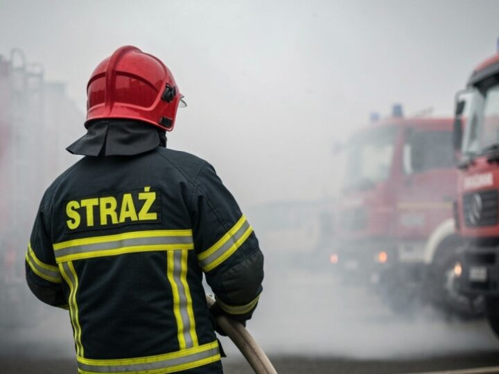 Pożar dachu w Godzieszowie: Strażacy szybko opanowali sytuację!