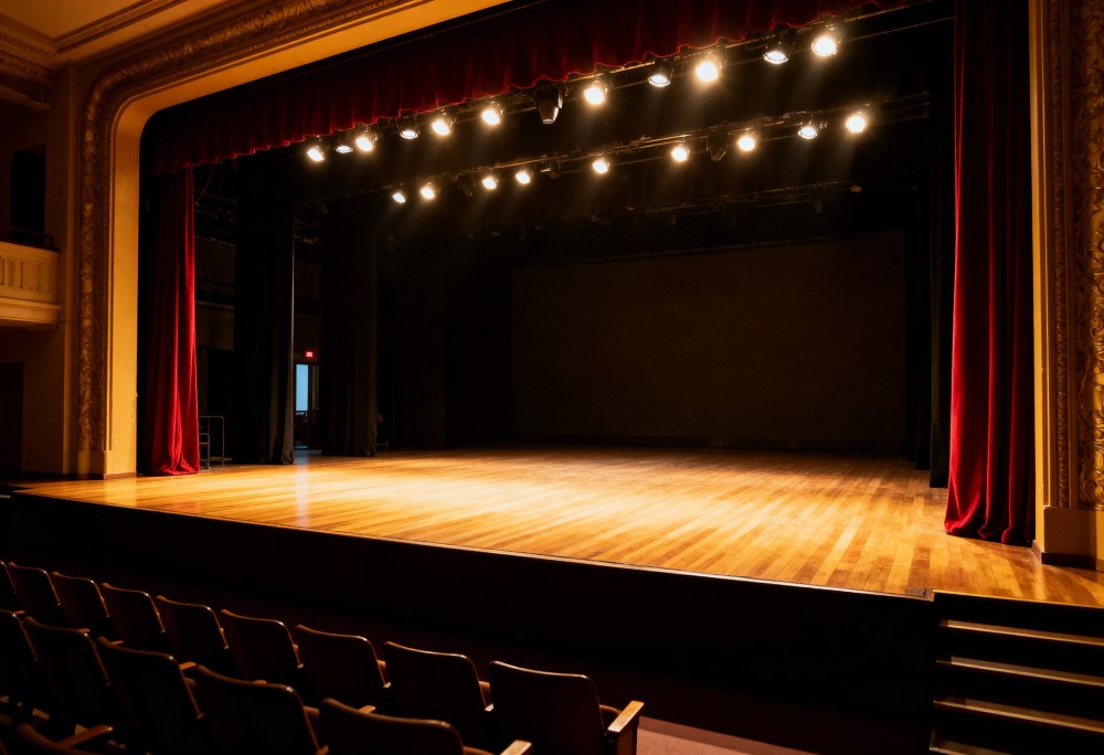 Niezwykłe dorastanie: spektakl 'Nakarmić kamień’ w Teatrze Starym