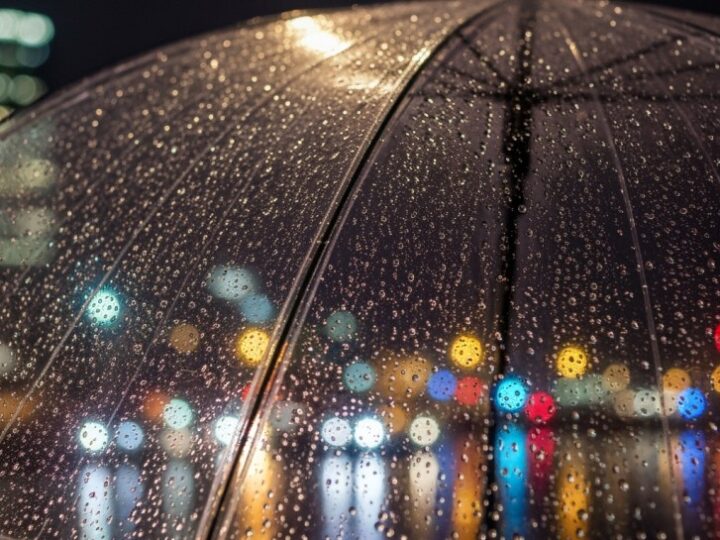 Gęsta mgła nad Nowogrodźcem – ostrzeżenie dla mieszkańców