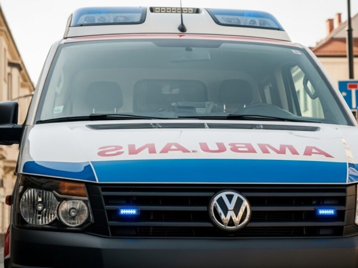 Strażacy w Bolesławcu w akcji: pożar i wypadki drogowe w jednym czasie