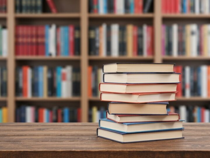 Czytelnicze wyzwanie w Miejskiej Bibliotece: książki w ciemno odkrywane przez Książniczki