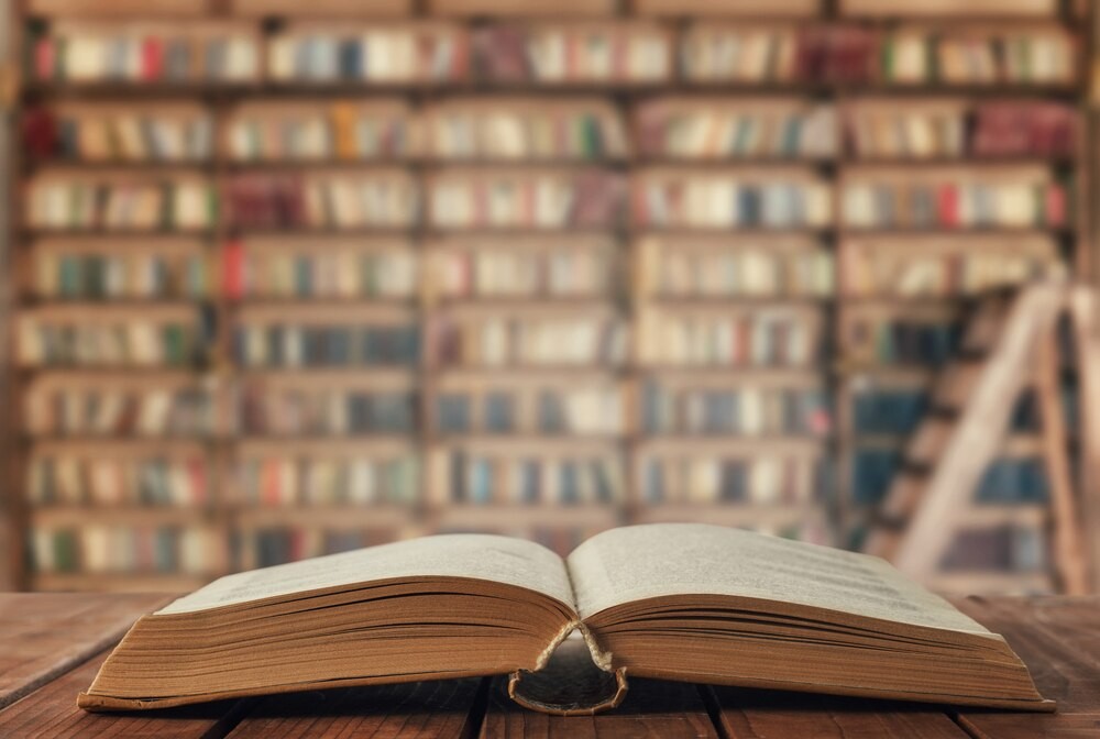 Męskie czytanie: zgłębiaj mroczną dystopię „Władcy much” Goldinga