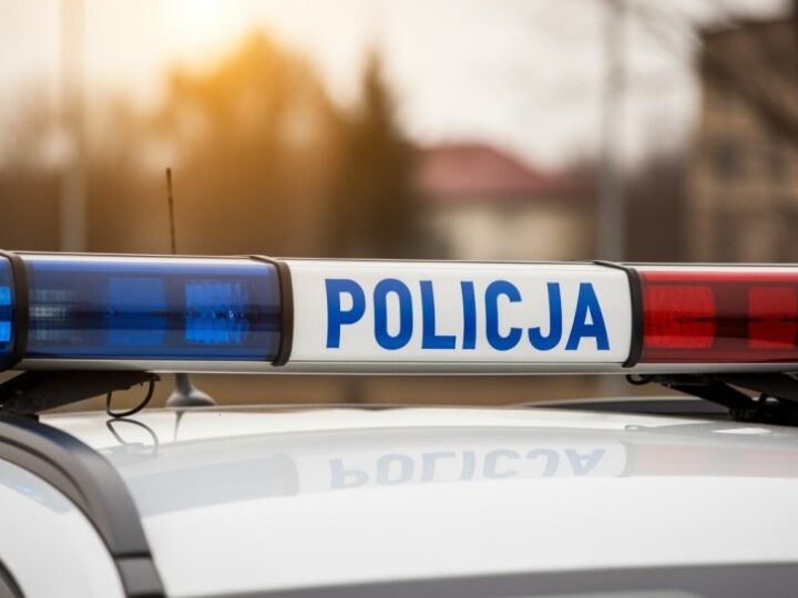 54-latek zniszczył auta kamieniem – policja go zatrzymała