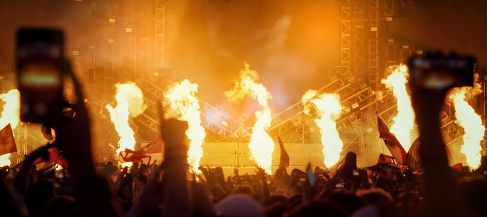 Wakacyjne szaleństwo z DJ-em – taneczna impreza dla wszystkich!
