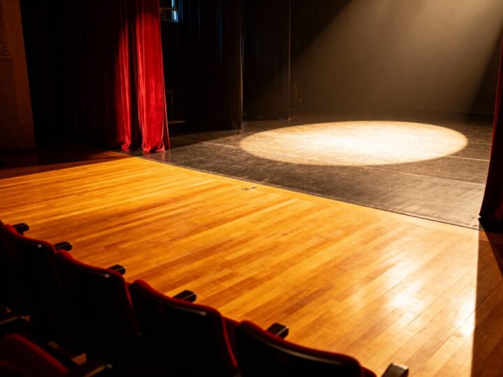 Spektakl 'Nakarmić kamień’ zdobywa serca Polaków – wyjątkowe wydarzenie w Teatrze Starym