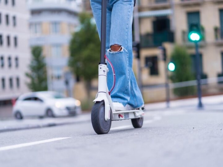 Hulajnogi elektryczne: alarmujący wzrost wypadków na drogach!