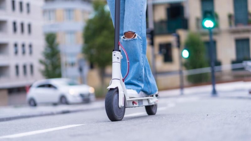Hulajnogi elektryczne: alarmujący wzrost wypadków na drogach!