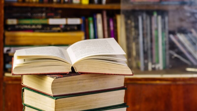 Aleksandra Sygut zadebiutowała literacko w Miejskiej Bibliotece Publicznej