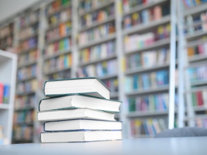 Jesienne kolory i kreatywne wianki na spotkaniu Klubu Głuchego Czytelnika
