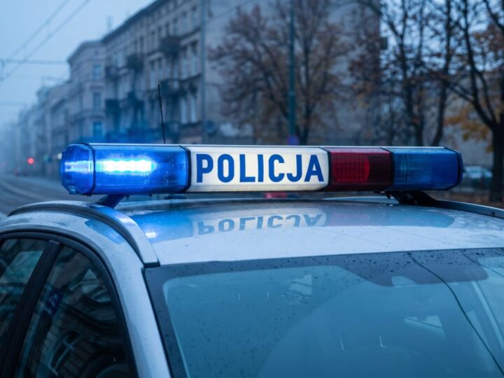 Kobieta oskarżona o kradzież z włamaniem po płatnościach cudzą kartą